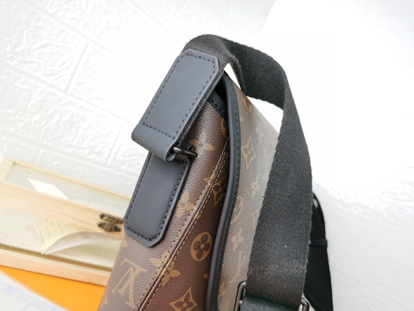 ルイヴィトンバッグ角部分ディテール